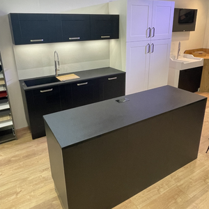 Plan de travail minéral + cuisson invisible 4 zones